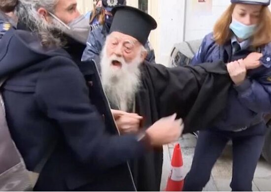 Roma Papasına "kafir" deyən rahib saxlanıldı - VİDEO