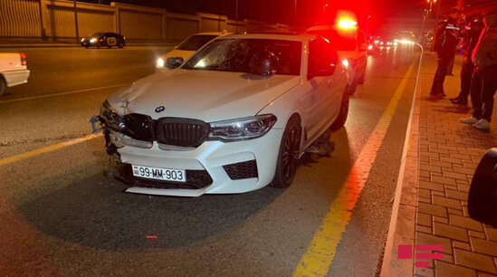 Bakıda "BMW"nin vurduğu moped yandı, sürücü komaya düşdü - FOTO/VİDEO