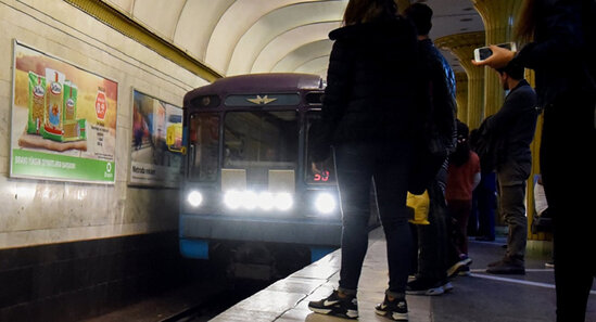 Bakıda 20 yaşlı gənc özünü metroda yandırmaq istəyib