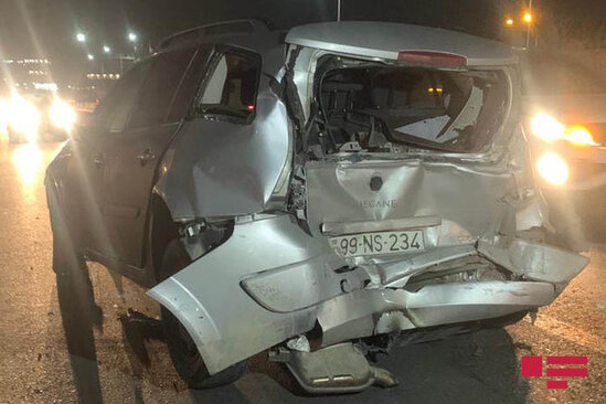 Bakıda "Gelandewagen" qəza törədib, yaralı var - VİDEO