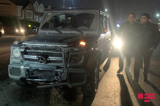 Bakıda "Gelandewagen" qəza törədib, yaralı var - VİDEO