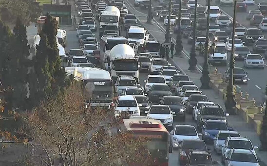 Bakıda böyük tıxac - Avtobuslar gecikir - FOTO