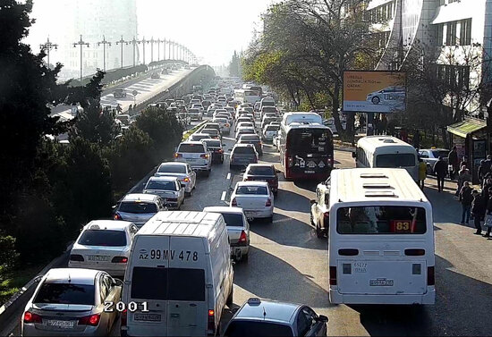 Bakıda böyük tıxac - Avtobuslar gecikir - FOTO