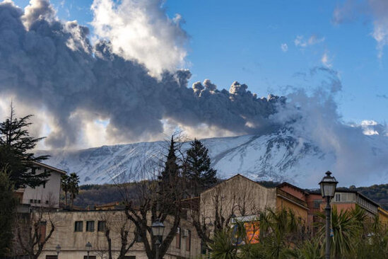 Avropanın ən hündür vulkanı aktivləşməyə başlayıb
