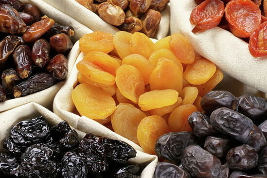 Dietoloq ən zərərli qurudulmuş meyvələrdən danışdı - FOTO