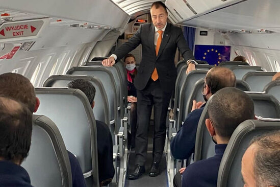 Avropa İttifaqının üzvü Azərbaycanın təhvil verdiyi 10 erməninin ölkələrinə çatma anını paylaşıb - FOTO