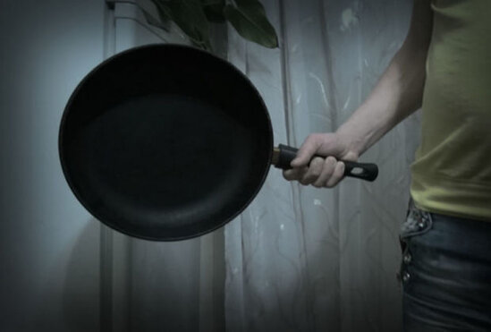 Azərbaycanda polisə tavayla xəsarət yetirildi