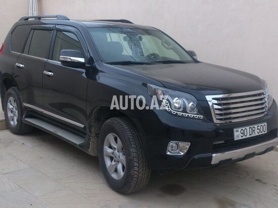 Keçmiş vəzifəli şəxs "Jeep"lə ər-arvadı vuraraq öldürdü