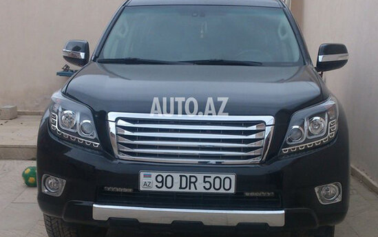 Keçmiş vəzifəli şəxs "Jeep"lə ər-arvadı vuraraq öldürdü