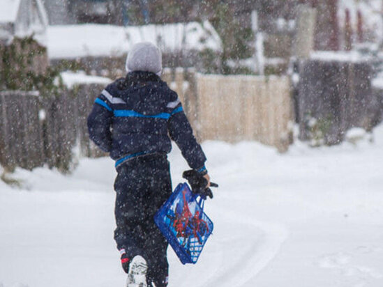 Dərsə gedərkən donub öldü - VİDEO