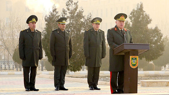 Naxçıvan Qarnizonu Qoşunlarında fərqlənən hərbçilər mükafatlandırılıb - FOTO