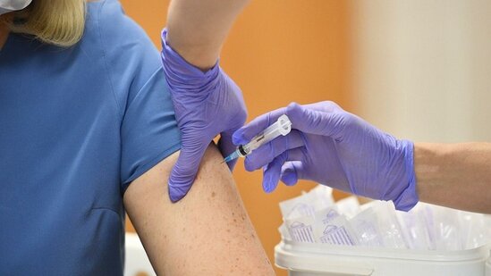 Son sutkada koronavirus əleyhinə vurulan peyvəndlərin sayı açıqlandı