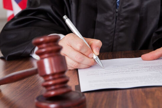 Həmkəndlisini öldürməkdə təqsirləndirilən şəxsin məhkəməsi başlayıb