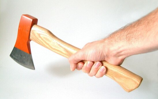 Ağstafada qadın ərini balta ilə qətlə yetirib