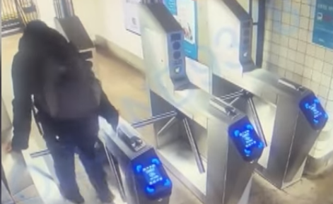 Metrodan pulsuz keçmək istədi - Yıxılıb ÖLDÜ - ANBAAN VİDEO
