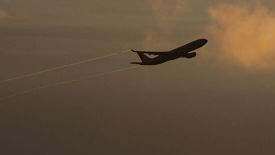 Təyyarədə PARTLAYIŞ - Sərnişinlər təşvişə düşdü