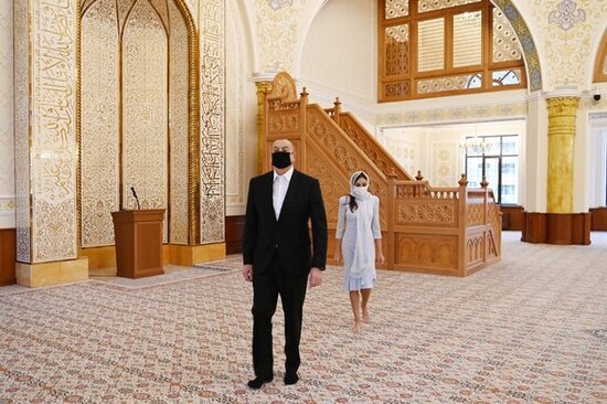 Prezidentlə xanımı "Fatimeyi Zəhra" məscidində - FOTOLAR