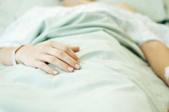 Müğənni yıxılıb xəstəxanalıq oldu - FOTO