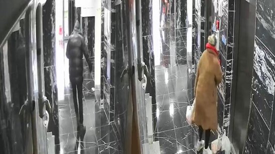 DƏHŞƏT: Keçmiş arvadını evinin önündə yandırdı - VİDEO