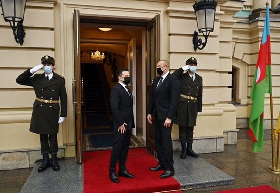 İlham Əliyevin Volodimir Zelenski ilə təkbətək görüşü keçirilib - YENİLƏNİB + FOTO