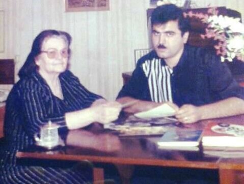 Ərini başqa qadınla tutan, tamaşa zamanı sancılanan, şüşə gözlə yaşayan-XALQ ARTİSTİ