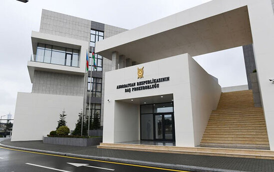 Bakıda kişi özünü məftillə ağaca bağlayıb yandırdı - RƏSMİ