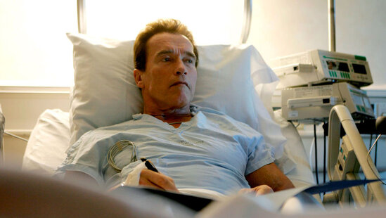 Arnold Şvartsnegger ağır yol qəzasına düşdü - FOTO