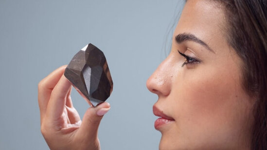 Kosmosdan gəldiyi iddia edilən 555.55 karat qara almaz satılır - QİYMƏT