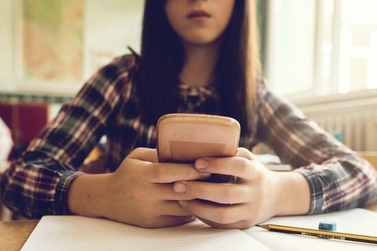 "Qaynım mənə lüt şəkillər göndərdi, mənim də şəkillərimi..." - Azərbaycanda şok olay