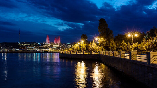 Bulvarda intihara cəhd hadisəsi baş verib