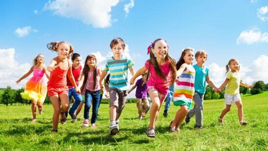 "Uşaqların əlinə telefon, kompüter, planşet verib evdə oturtmaqdansa..." - Pediatrdan MƏSLƏHƏT