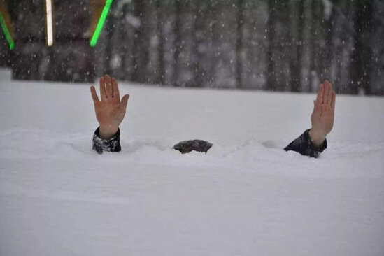 Türkiyənin turizm bölgəsində qar insan boyunu keçdi - FOTO