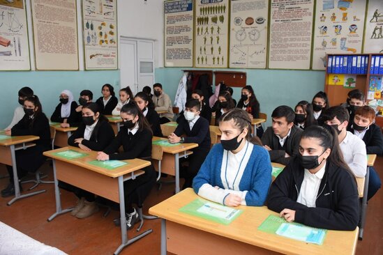 "Yaşasın dəyərlərimiz!" adlı layihə çərçivəsində məktəblərdə görüşlər keçirilib