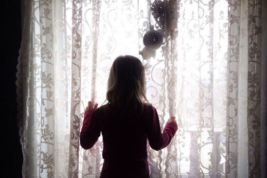 Pedofilin hücumuna məruz qalan məktəbli qız özünü itirmədi