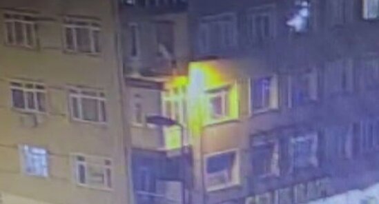 Məşhur aparıcı sevgilisinin gözü qarşısında özünü binadan atdı - ANBAAN VİDEO