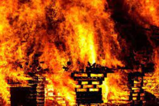 Azyaşlıları tək qoyub qonşuya getdi, uşaqları yanğın səbəbindən öldü