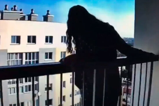 Bakıda özünü məktəb binasından atmaq istəyən qız nəzarətə götürüldü - YENİLƏNİB