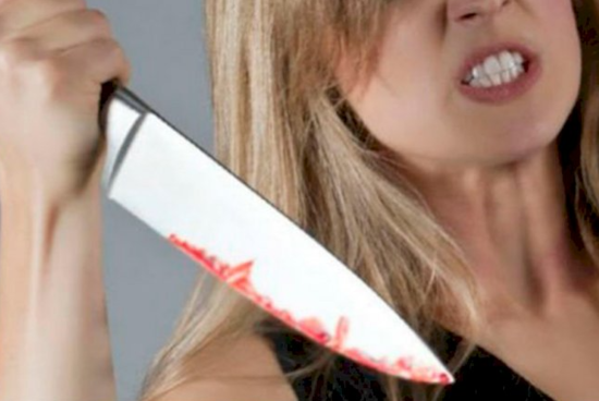 Azərbaycanda ərini qorxutmaq istəyən 28 yaşlı qadın özünü bıçaqladı