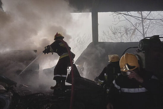 "Ulduz" metrostansiyasının yaxınlığında yanğın söndürlüdü - FOTO+VİDEO (YENİLƏNİB)