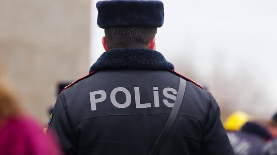 Jurnalistlərə təzyiq göstərən polis əməkdaşı işdən çıxarıldı - RƏSMİ
