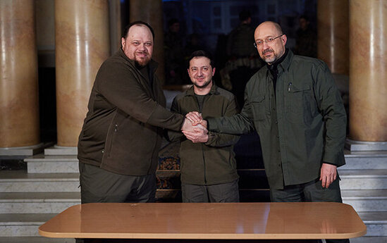 Zelenski bu sənədi imzaladı - FOTO