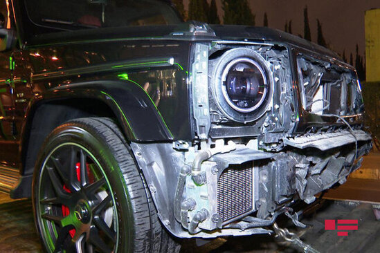 Bakıda "Gelandewagen" "Mercedes"ə çırpıldı - FOTOLAR