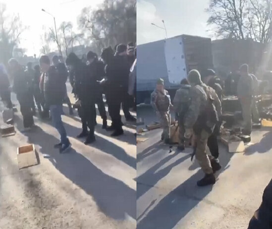 Ukraynada əhaliyə silahlar belə paylanır - VİDEO