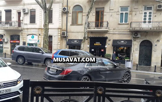 Bakıda AA seriyalı maşın qəza törətdi - FOTO