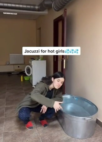 Yeniyetmə sığınacaqdakı görüntüləri ilə məşhurlaşdı - FOTO