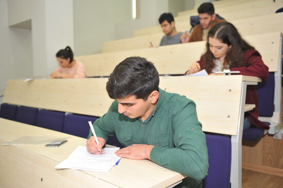 Karantin rejimi yumşaldıldı, bəs universitetlərdə ənənəvi tədris bərpa oluna bilər? - AÇIQLAMA