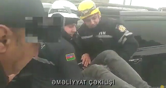 "Toyota" və "Land Rover" toqquşdu: Sıxılı vəziyyətdə qalan şəxs xilas edildi - ƏMƏLİYYAT GÖRÜNTÜLƏRİ