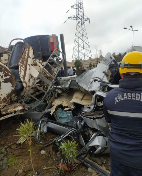 Bakıda dəhşətli qəzanın baş verdiyi yerdən görüntülər - YENİLƏNİB + FOTO/VİDEO
