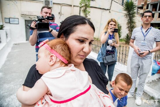 Körpəsi ilə azadlığa çıxan qadın: "Bir də bura gəlmərəm..." - HƏYAT HEKAYƏTİ