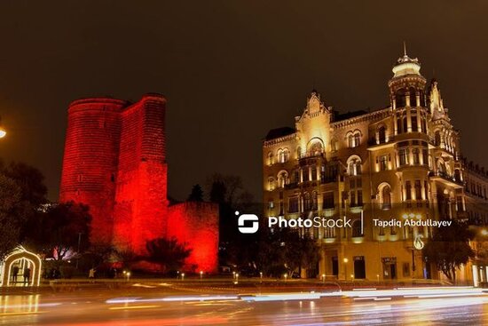 Qız Qalası qırmızı rənglə işıqlandırıldı – FOTOREPORTAJ